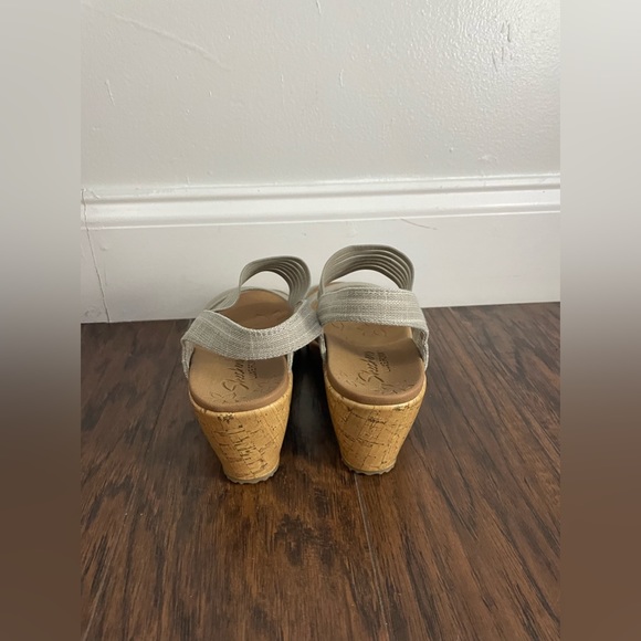 Skechers Beverley smitten kitten luxe foam wedge sandal women used like new - Picture 3 of 8